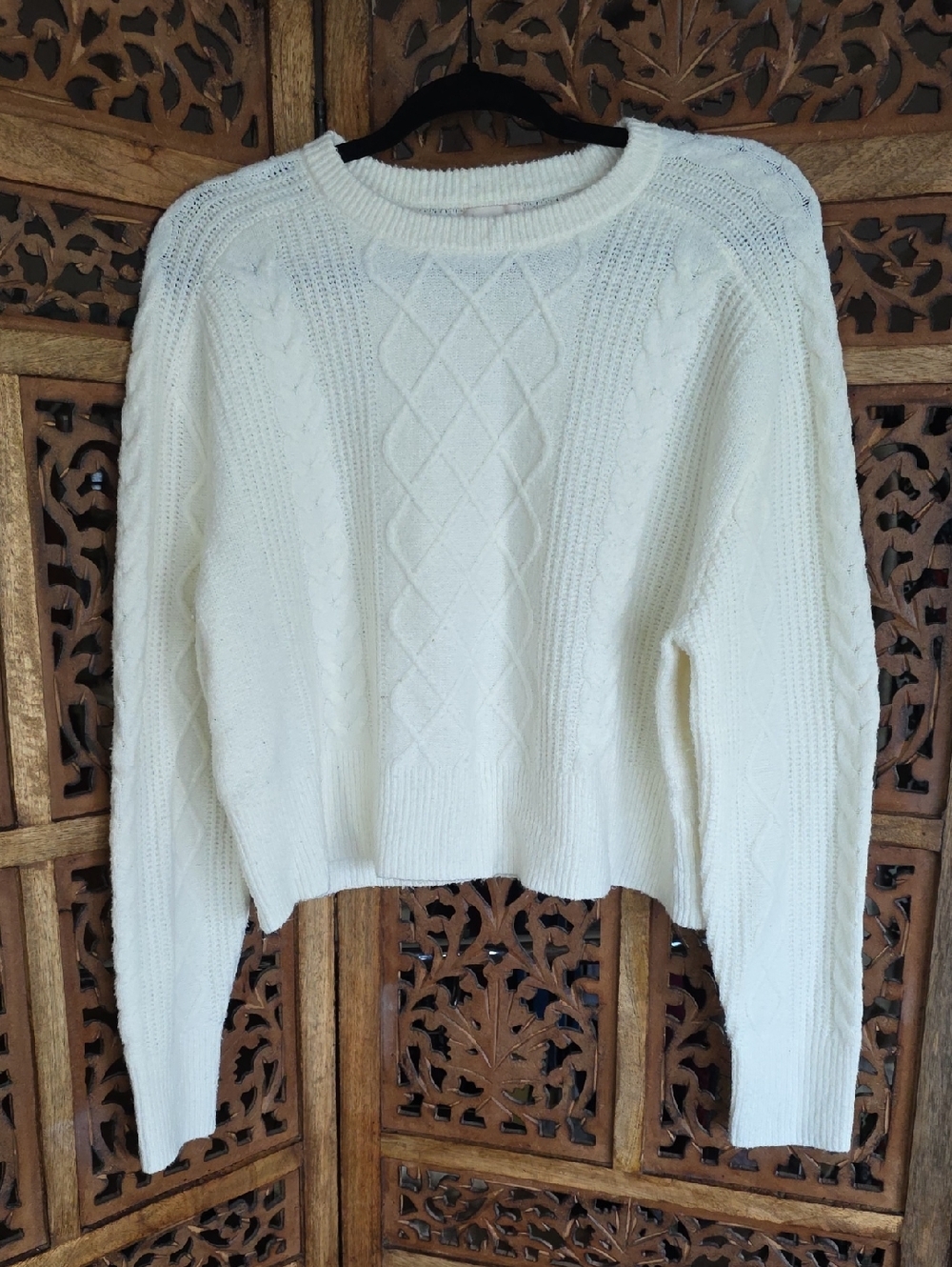 Universal Thread Ivory Cable Knit Crewneck Sweater